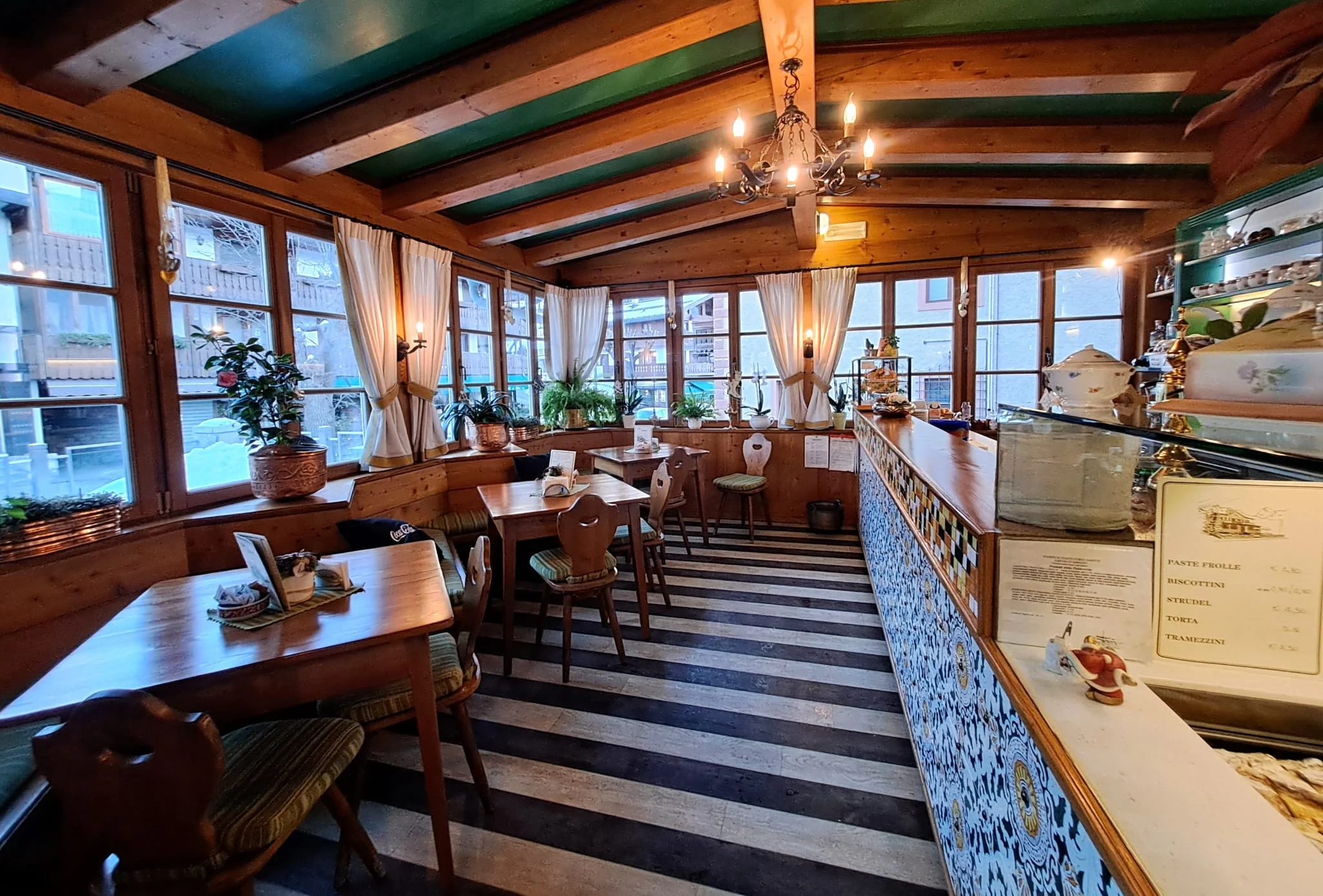Interno del locale Bar Dolomiti