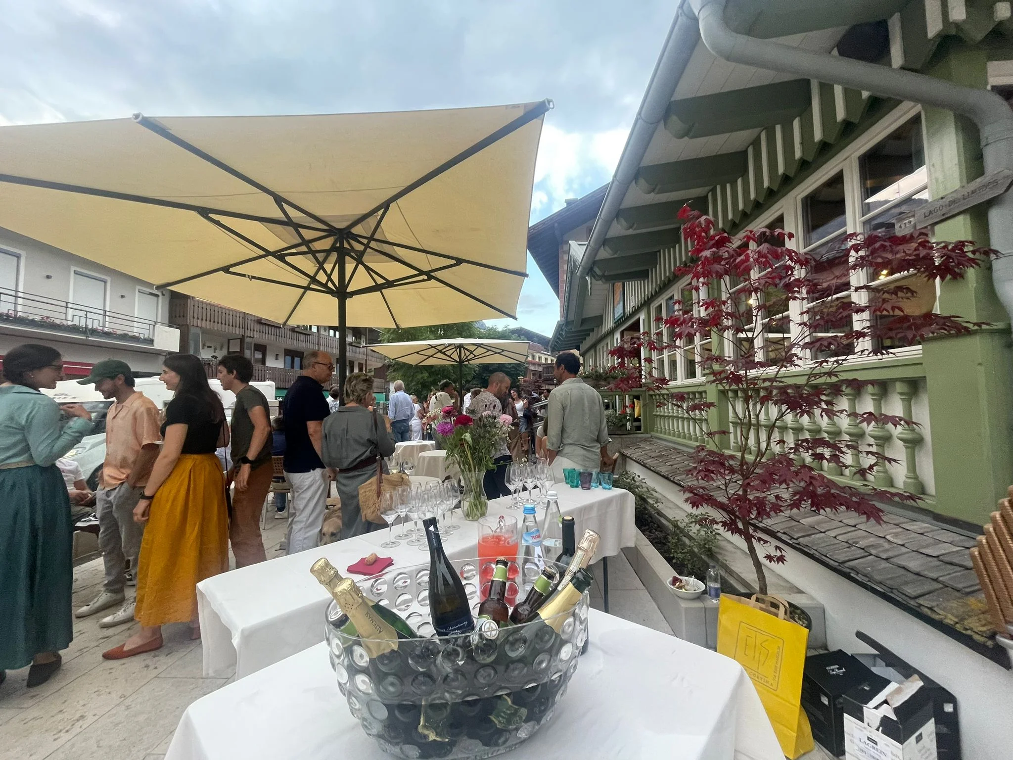 Terrazza con ombrelloni
